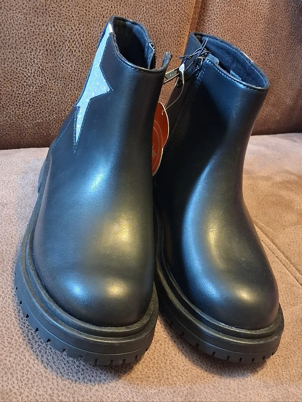 Wonder Nation Kids' Black Chelsea Boots with Silver Star Size 2